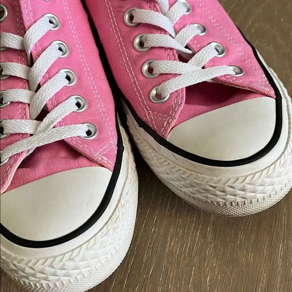 Converse Pink Canvas Sneakers size 7 women’s - Picture 4 of 8